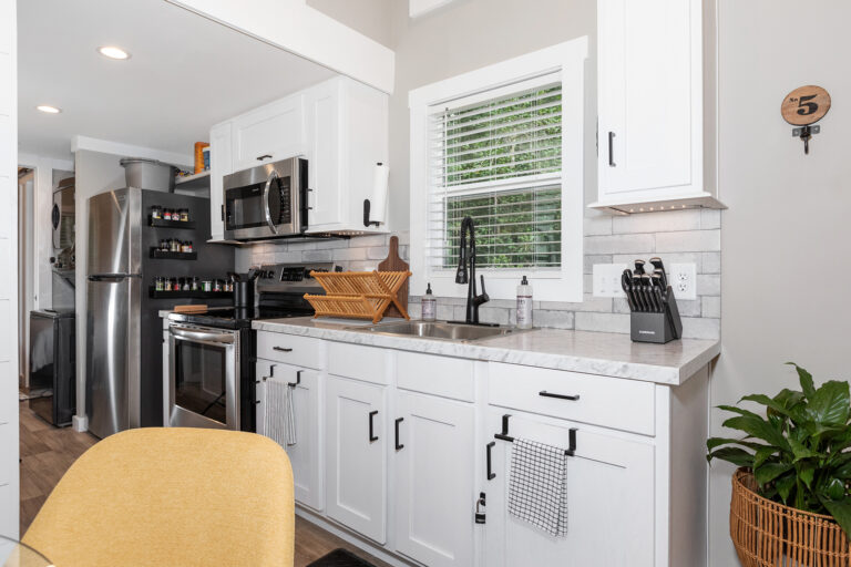 49LS-103_Coldwater_Kitchen_Sept-2023_02_web