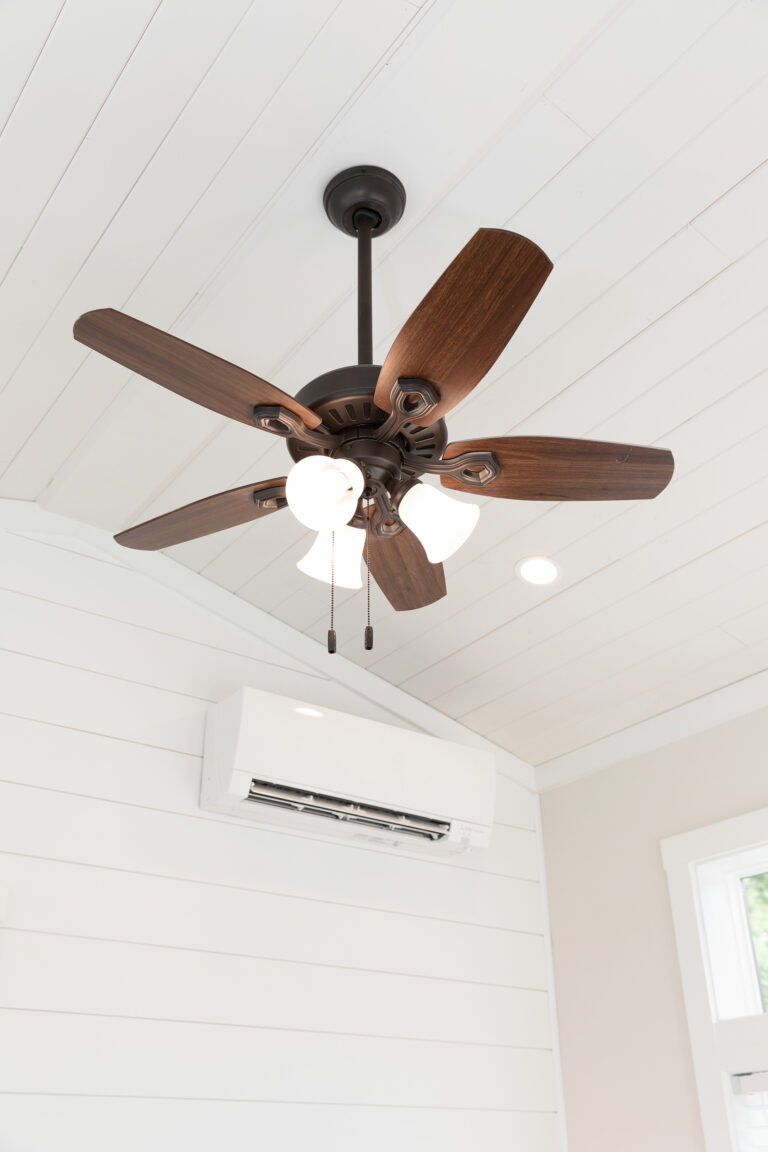 49LS-105_Chaba_LivingRoom-CeilingFan_Sept-2023_01