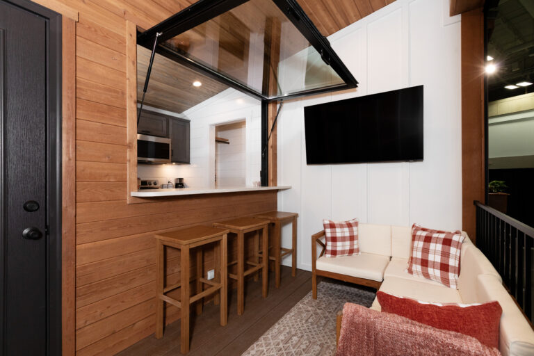 49121_Kinlock_FrontPorch-WindowOpen_Nov-2026_01