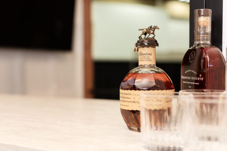 49121_Kinlock_FrontPorch-WindowOpen_Nov-2026_03